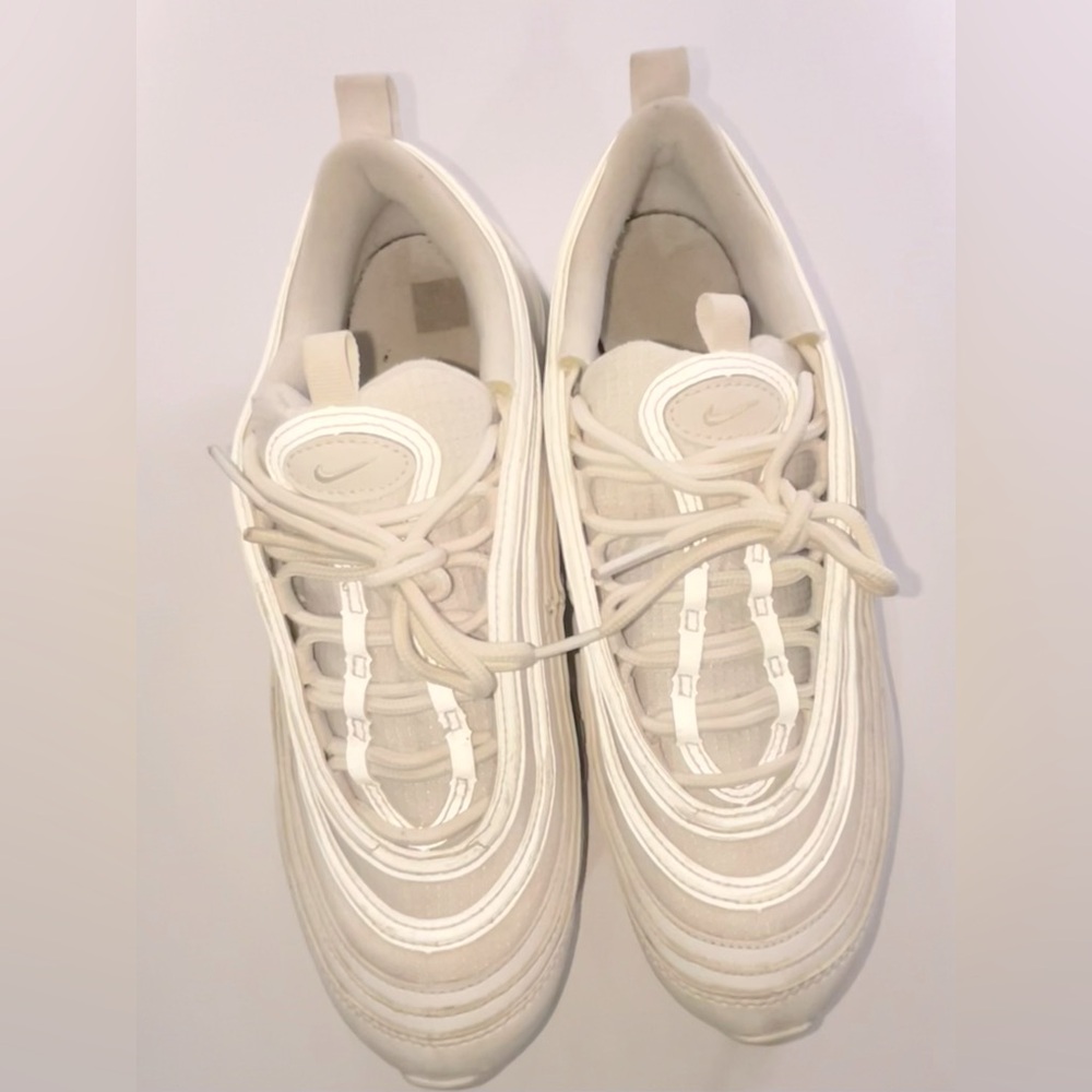 Men's white Nike Air Max 9
6.5y